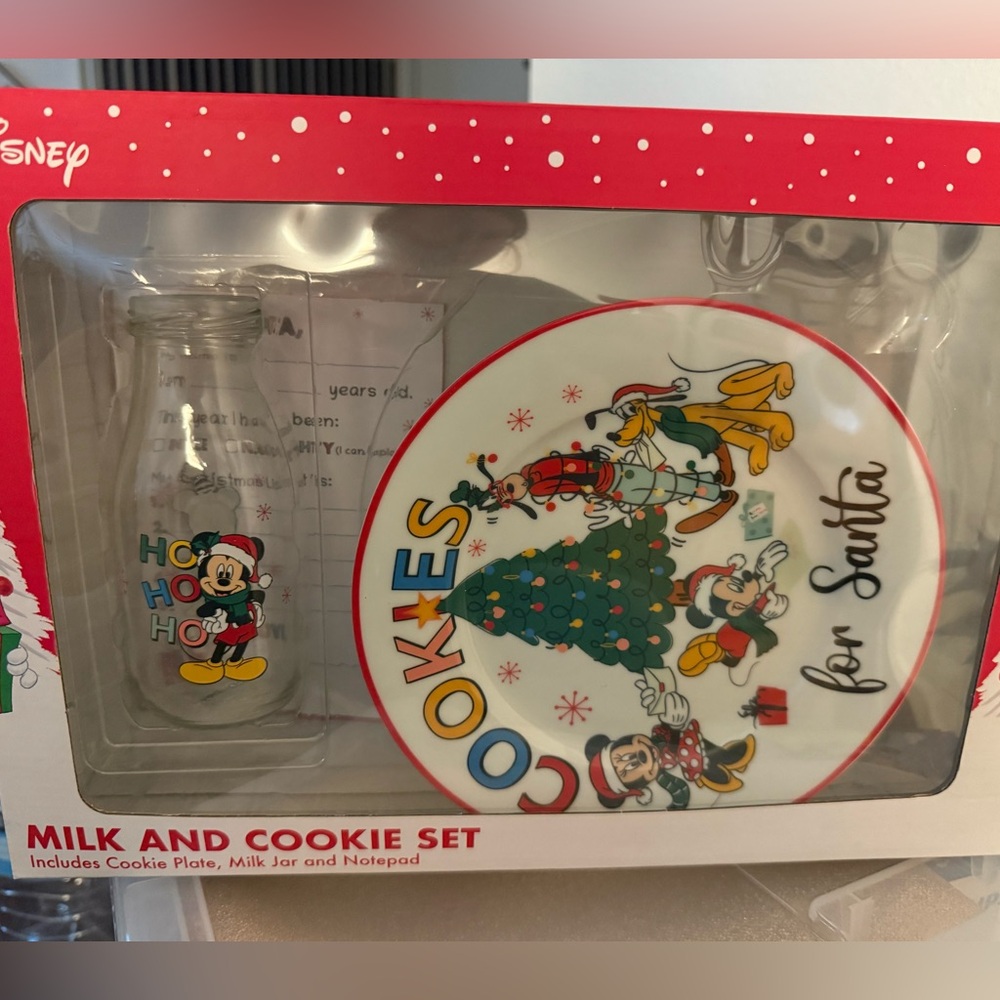 Disney Milk and Cookies Set